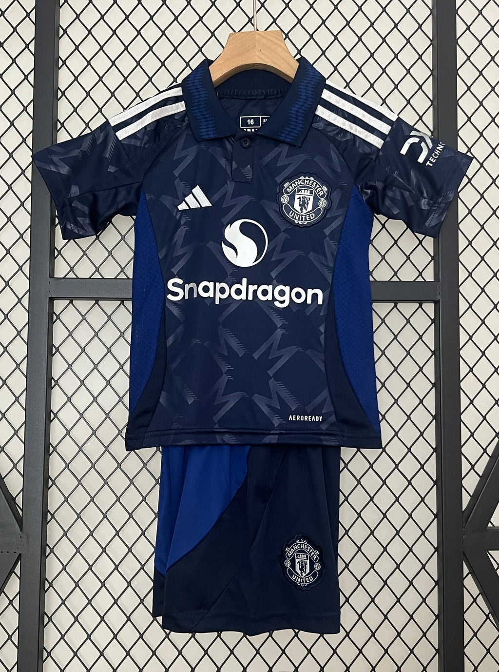 T-shirt e Pantaloncini Bambino Manchester United Away 2024/25