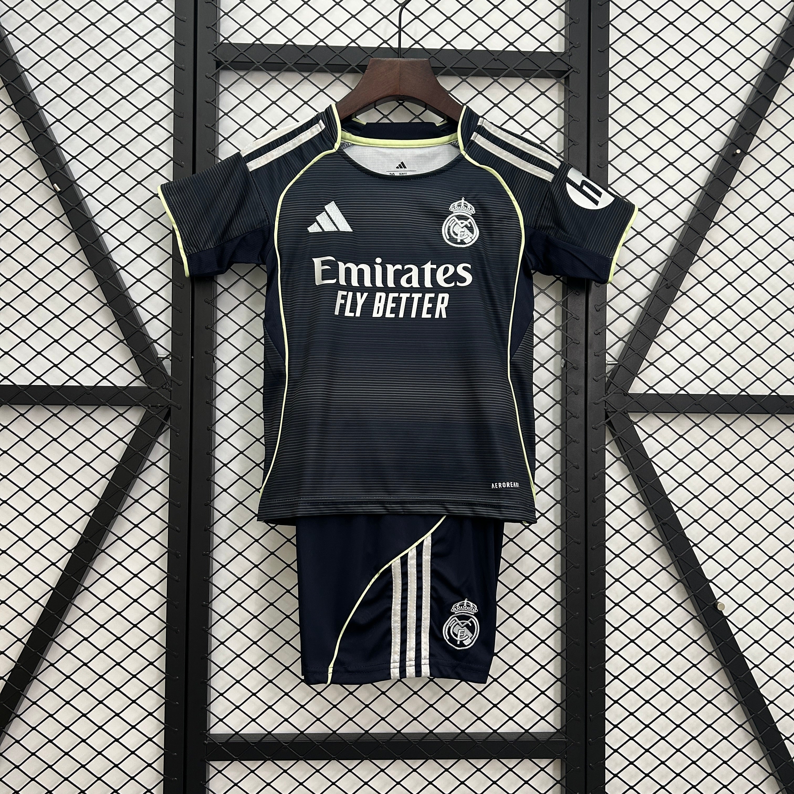 T-shirt e Pantaloncini Bambino Real Madrid Away 2025/26