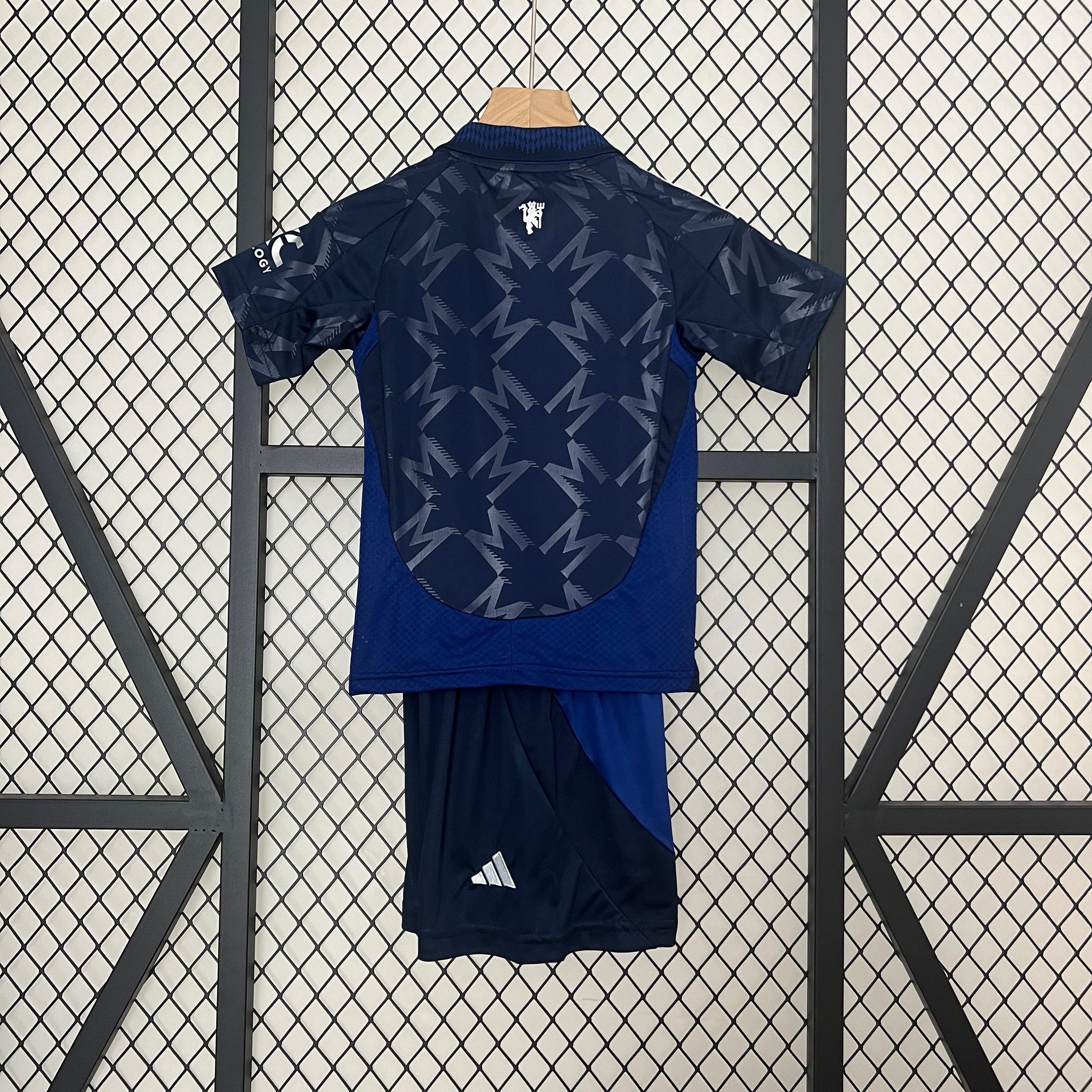 T-shirt e Pantaloncini Bambino Manchester United Away 2024/25
