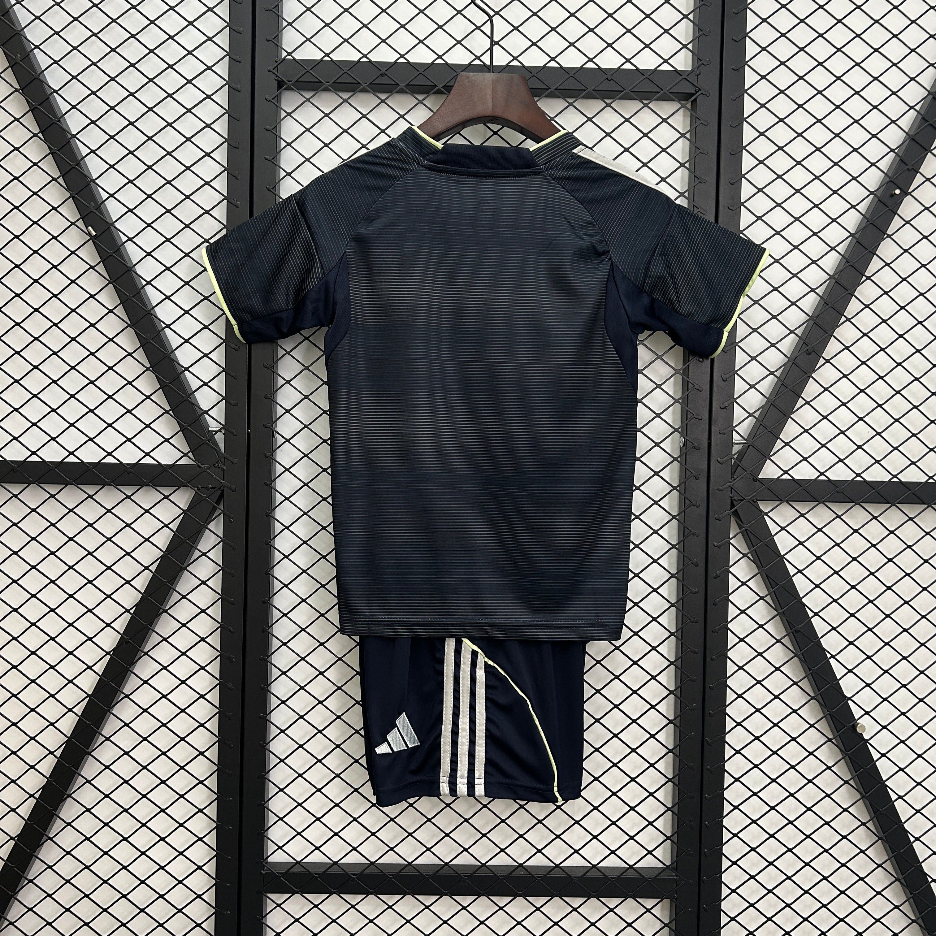 T-shirt e Pantaloncini Bambino Real Madrid Away 2025/26