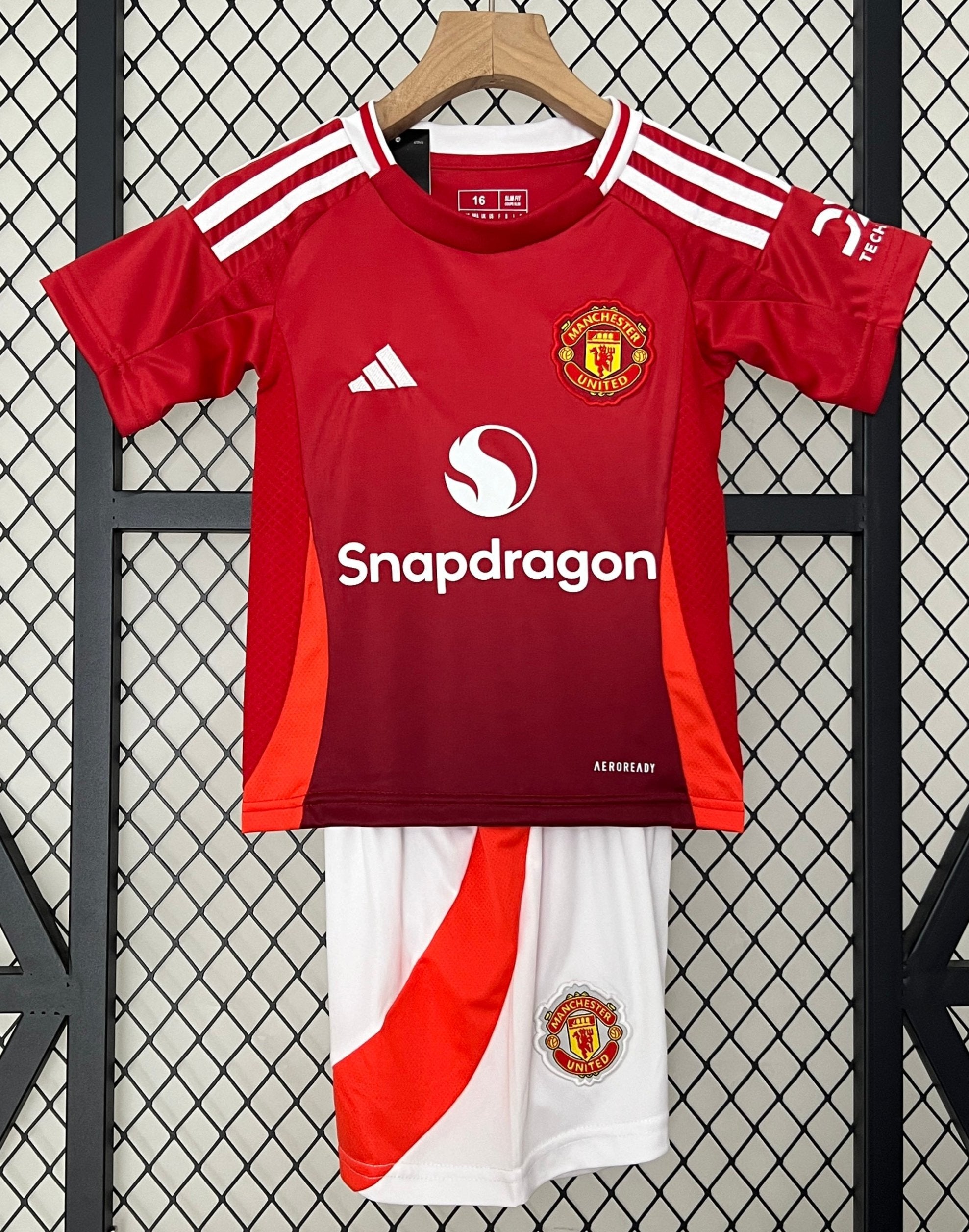 T-shirt e Pantaloncini Bambino Manchester United Home 2024/25