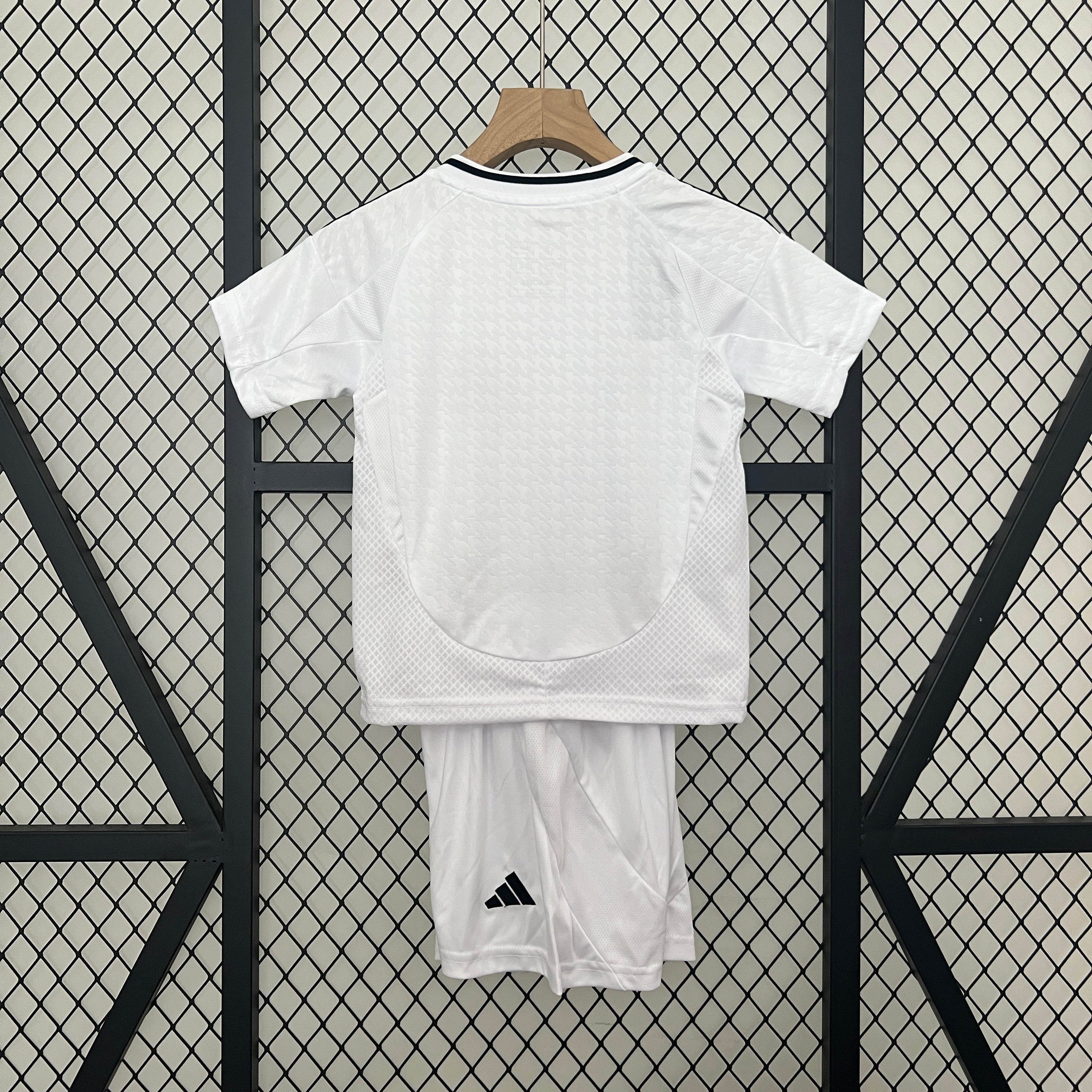 T-shirt e Pantaloncini Bambino Real Madrid Home 2024/25