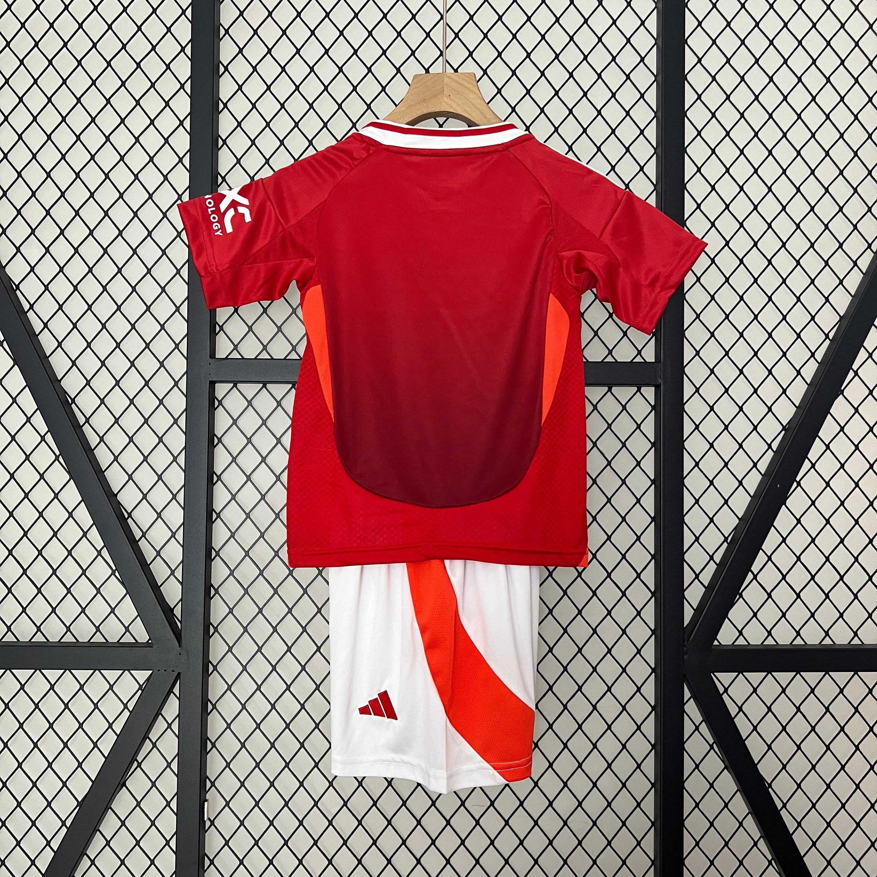 T-shirt e Pantaloncini Bambino Manchester United Home 2024/25