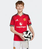 T-shirt e Pantaloncini Bambino Manchester United Home 2025/26 - Con Calzettoni
