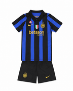 T-shirt e Pantaloncini Bambino Inter Home 2026/27 - Scudetto + Coccarda