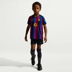 T-shirt e Pantaloncini Bambino FC Barcelona Home 2026/27 - Con Calzettoni