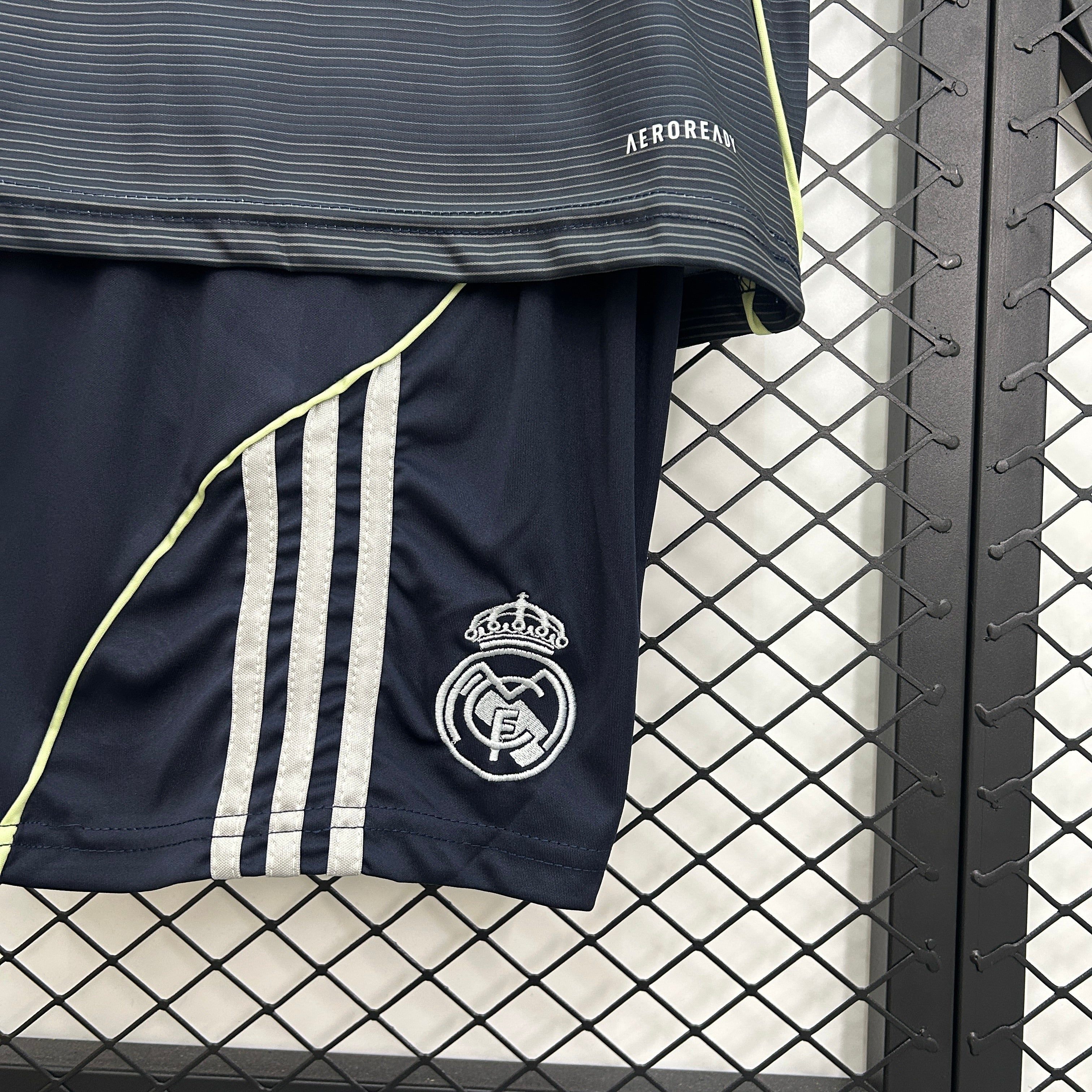 T-shirt e Pantaloncini Bambino Real Madrid Away 2025/26